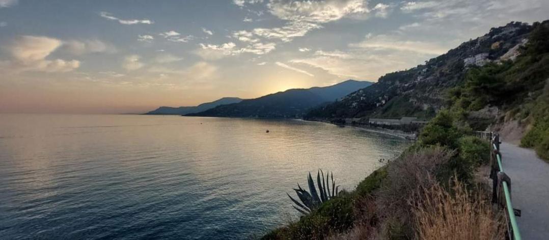 Casa Vacanze Paglino Ventimiglia Eksteriør billede
